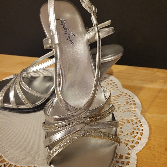 NIB Jacqueline Ferrar Shoes Woman's 7.5M Silver High Heels Party Shoes - Picture 8 of 12